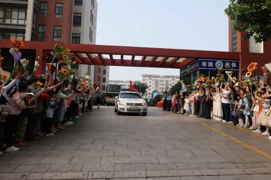护航中考,为梦前行!交管日照港大队全力守护学子赶考路-第12张图片-四季读书网