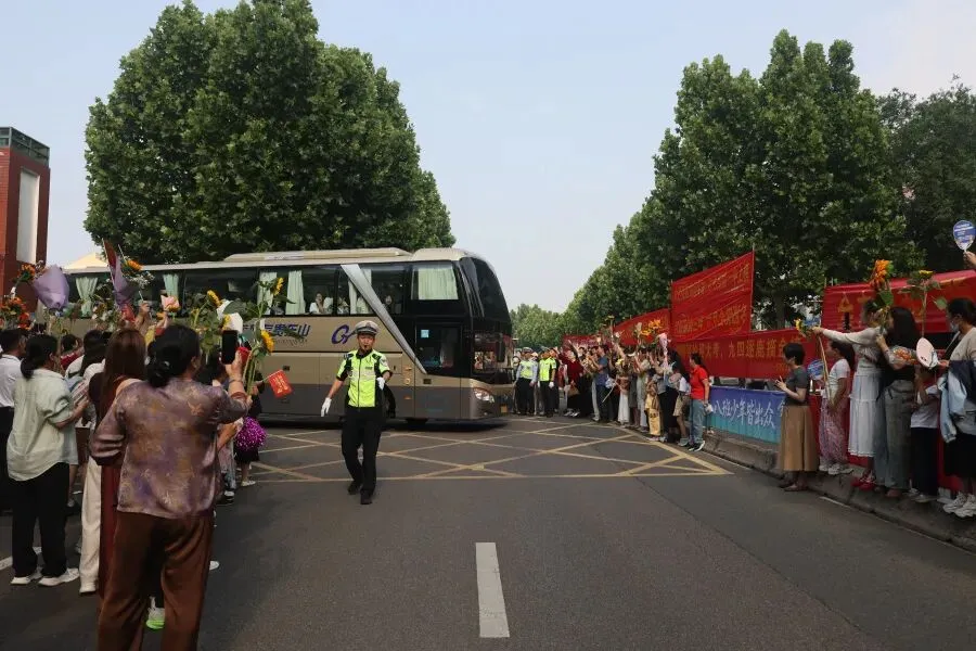 护航中考,为梦前行!交管日照港大队全力守护学子赶考路-第14张图片-四季读书网