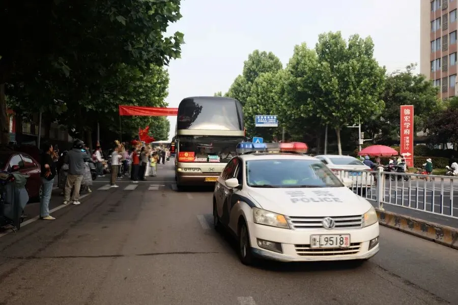 护航中考,为梦前行!交管日照港大队全力守护学子赶考路-第17张图片-四季读书网