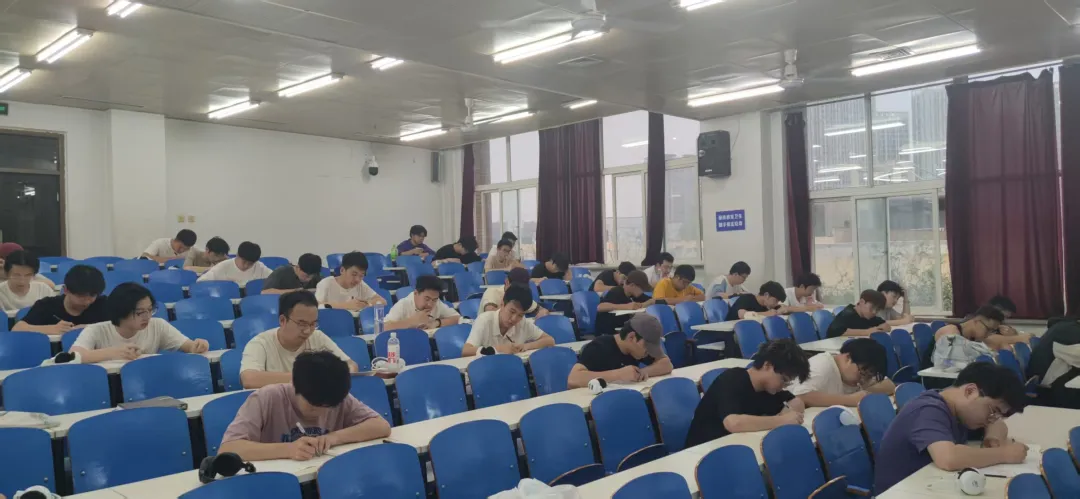 交通与测绘工程学院成功开展四级模拟考试-第2张图片-四季读书网 交通与测绘工程学院成功开展四级模拟考试-第2张图片-四季读书网
