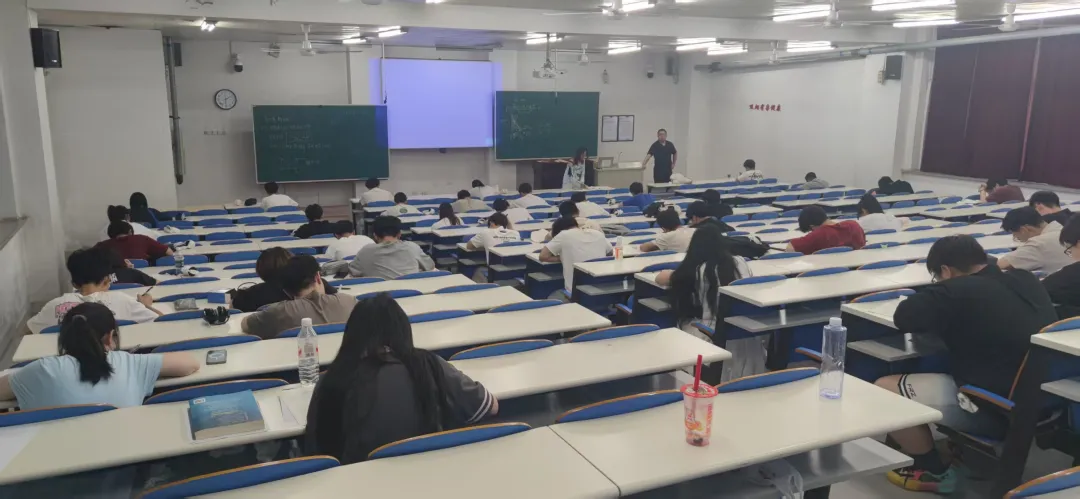 交通与测绘工程学院成功开展四级模拟考试-第3张图片-四季读书网 交通与测绘工程学院成功开展四级模拟考试-第3张图片-四季读书网