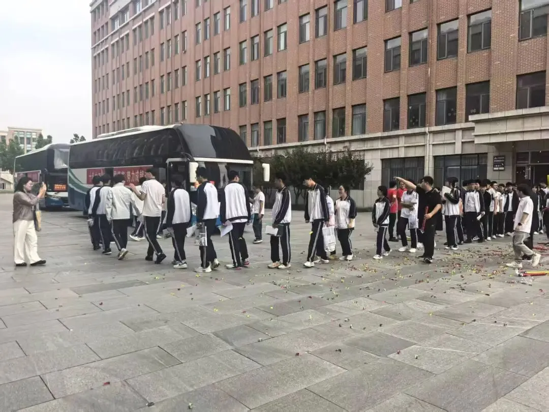 且以青春赴山海!滨州汽车总站全力护航中考首日赶考路!-第16张图片-四季读书网 且以青春赴山海!滨州汽车总站全力护航中考首日赶考路!-第16张图片-四季读书网