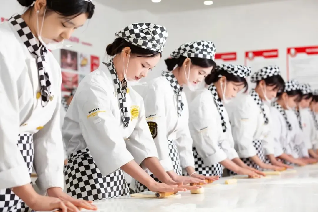 中考首日 | 择校别盲目,实地考察更靠谱!菏泽新东方烹饪学校择校指南来啦!-第8张图片-四季读书网 中考首日 | 择校别盲目,实地考察更靠谱!菏泽新东方烹饪学校择校指南来啦!-第8张图片-四季读书网