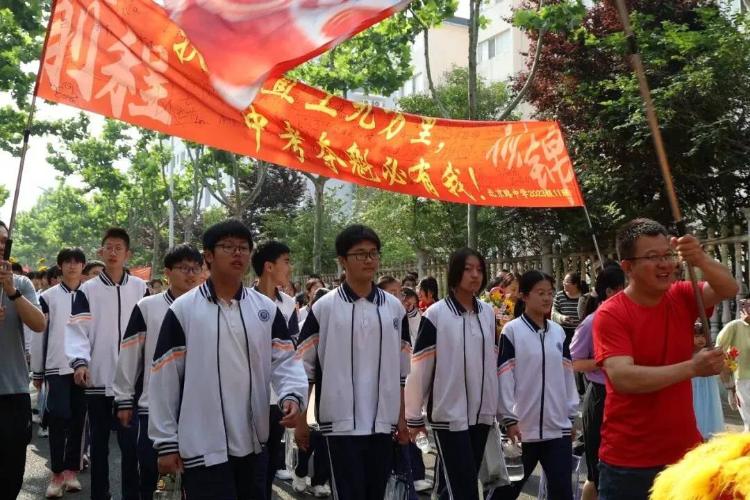 今天,日照中考开考!直击现场……-第2张图片-四季读书网 今天,日照中考开考!直击现场……-第2张图片-四季读书网