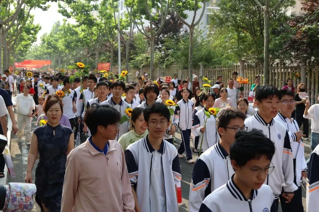 今天,日照中考开考!直击现场……-第3张图片-四季读书网 今天,日照中考开考!直击现场……-第3张图片-四季读书网