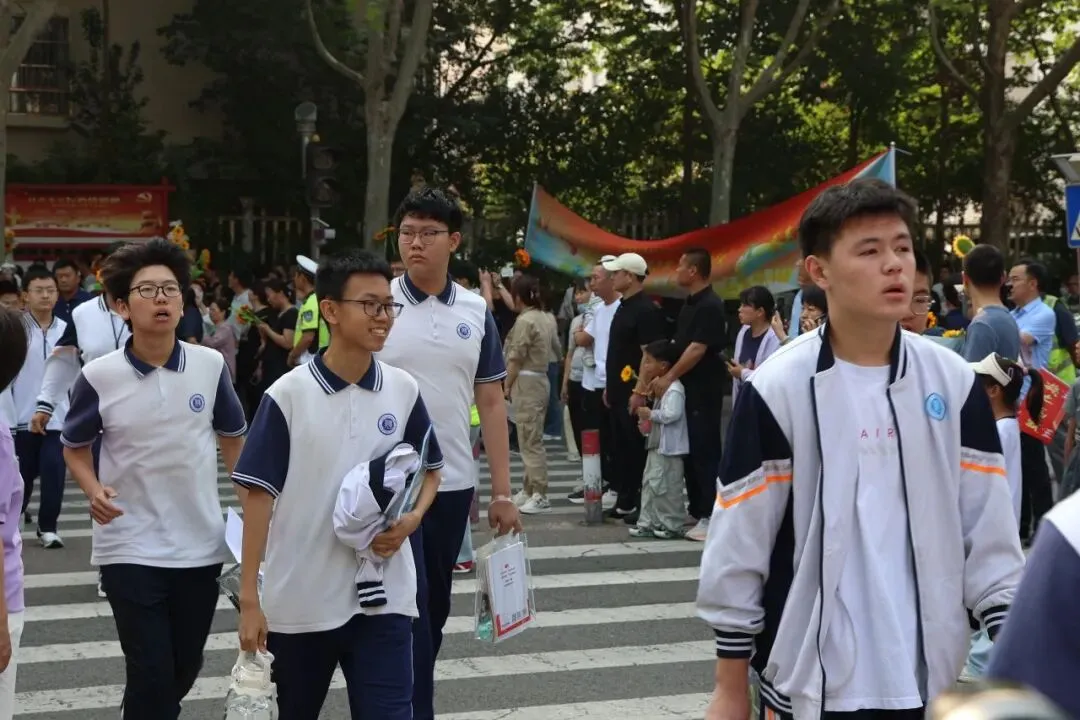 今天,日照中考开考!直击现场……-第6张图片-四季读书网 今天,日照中考开考!直击现场……-第6张图片-四季读书网