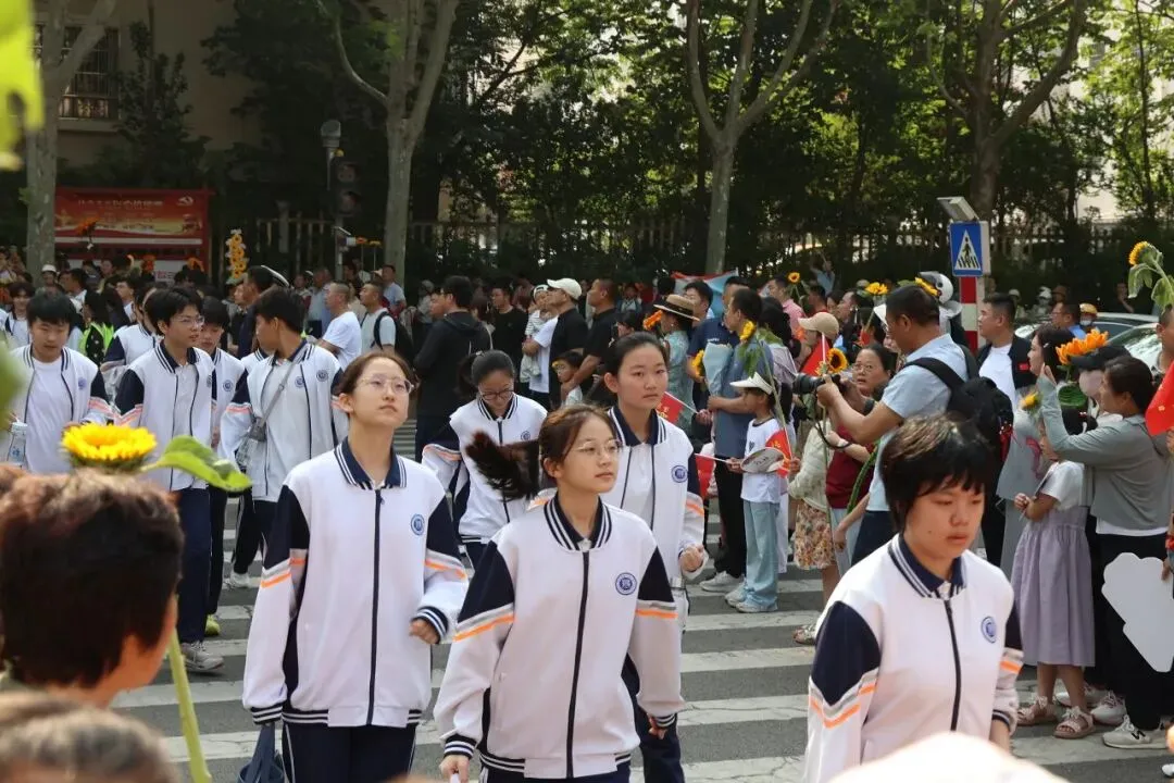今天,日照中考开考!直击现场……-第10张图片-四季读书网 今天,日照中考开考!直击现场……-第10张图片-四季读书网
