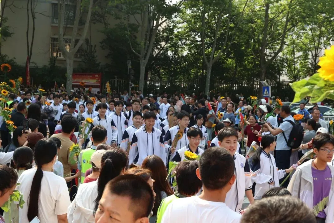 今天,日照中考开考!直击现场……-第11张图片-四季读书网 今天,日照中考开考!直击现场……-第11张图片-四季读书网
