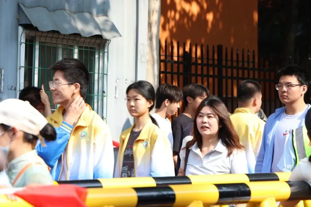 今天,日照中考开考!直击现场……-第12张图片-四季读书网 今天,日照中考开考!直击现场……-第12张图片-四季读书网