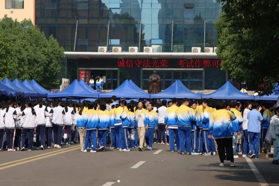 今天,日照中考开考!直击现场……-第14张图片-四季读书网 今天,日照中考开考!直击现场……-第14张图片-四季读书网