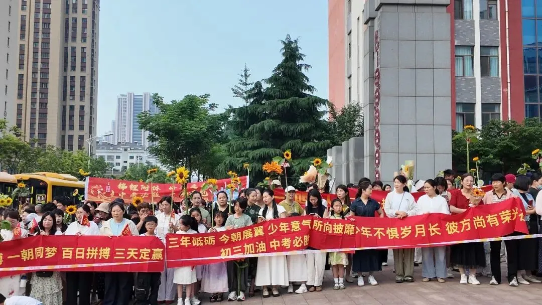 今天,日照中考开考!直击现场……-第25张图片-四季读书网 今天,日照中考开考!直击现场……-第25张图片-四季读书网