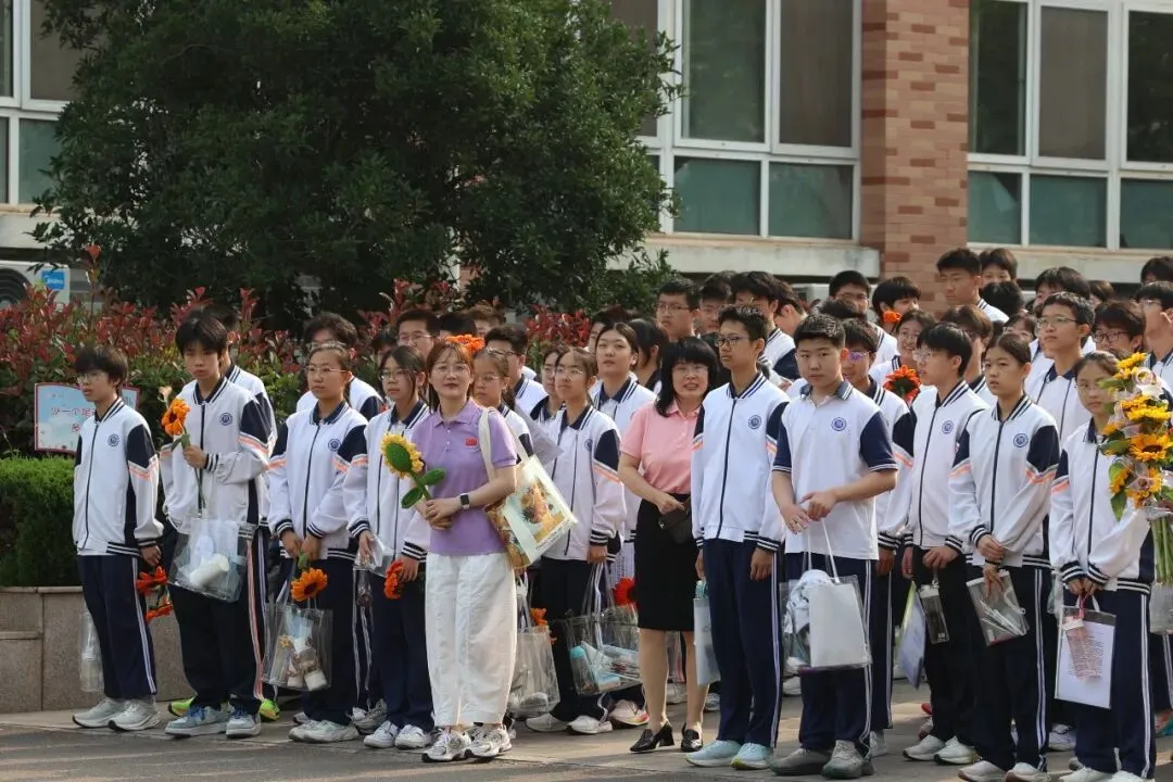 今天,日照中考开考!直击现场……-第33张图片-四季读书网 今天,日照中考开考!直击现场……-第33张图片-四季读书网