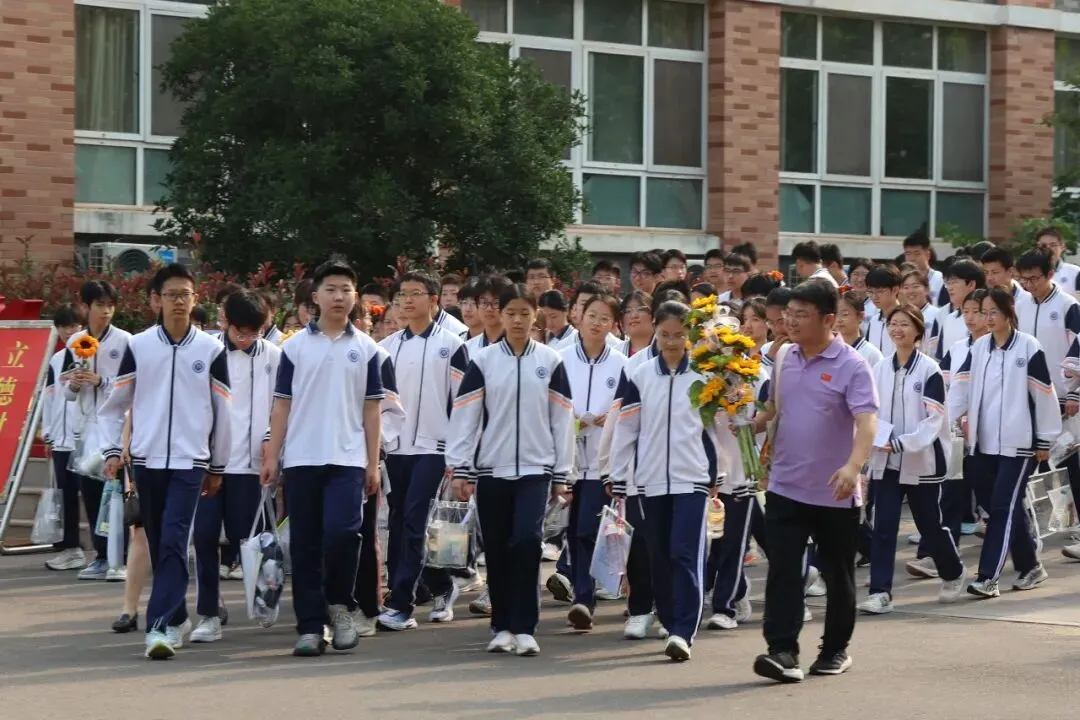 今天,日照中考开考!直击现场……-第34张图片-四季读书网 今天,日照中考开考!直击现场……-第34张图片-四季读书网