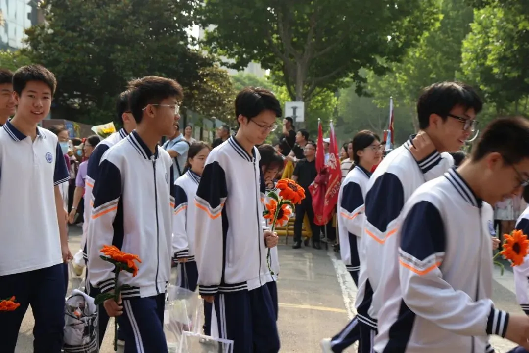 今天,日照中考开考!直击现场……-第35张图片-四季读书网 今天,日照中考开考!直击现场……-第35张图片-四季读书网