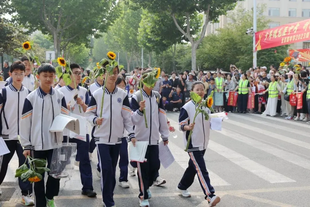 今天,日照中考开考!直击现场……-第37张图片-四季读书网 今天,日照中考开考!直击现场……-第37张图片-四季读书网