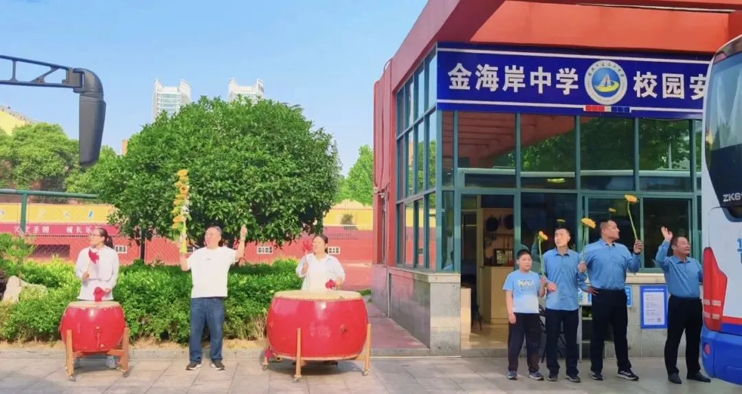 中考加油!现场直击!-第6张图片-四季读书网 中考加油!现场直击!-第6张图片-四季读书网