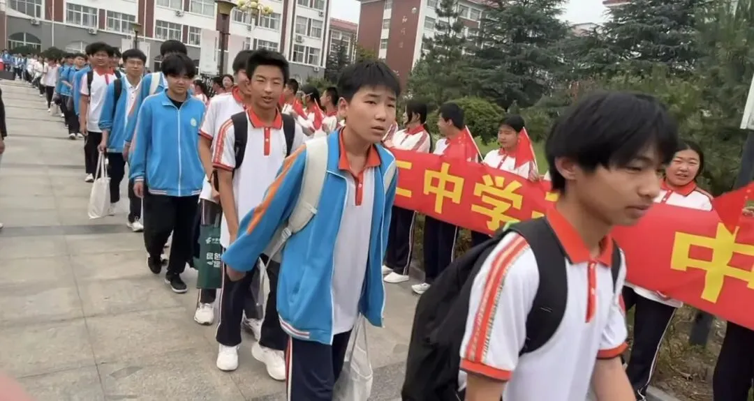 中考加油!现场直击!-第7张图片-四季读书网 中考加油!现场直击!-第7张图片-四季读书网