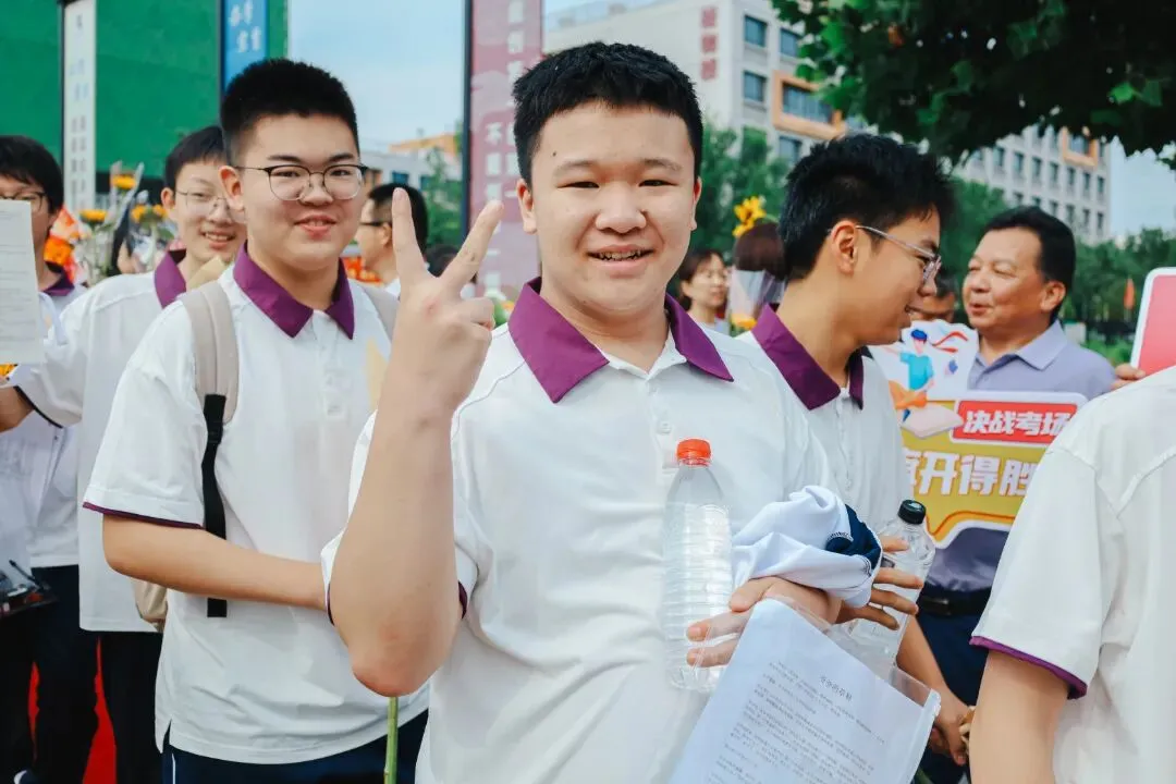 印象邹渤(16)| 中考出征!这一刻,邹渤少年燃爆了-第20张图片-四季读书网