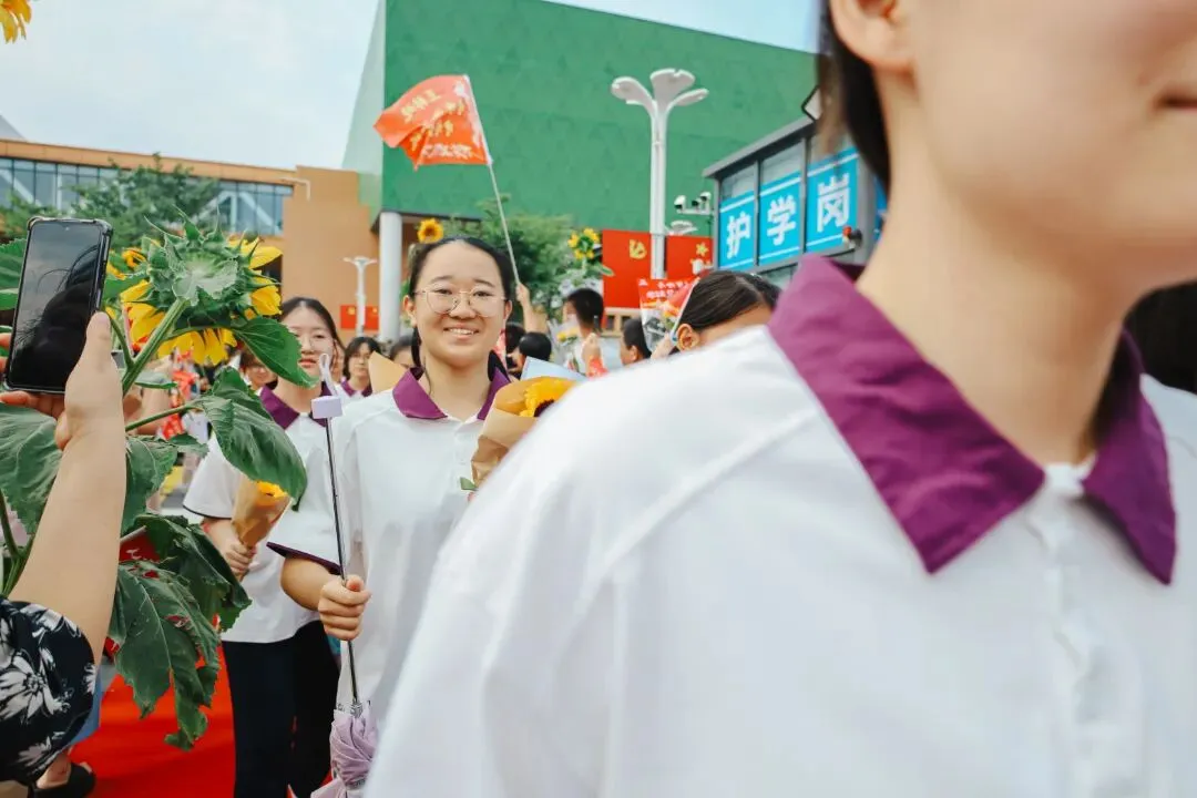 印象邹渤(16)| 中考出征!这一刻,邹渤少年燃爆了-第23张图片-四季读书网