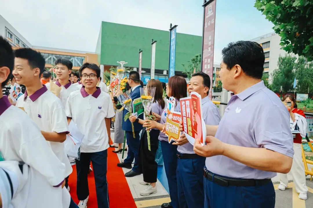 印象邹渤(16)| 中考出征!这一刻,邹渤少年燃爆了-第24张图片-四季读书网