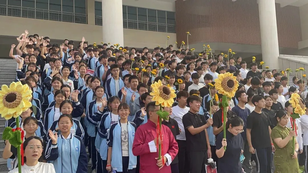 【助力中考·五】以少年之名 赴中考之约 | 阳信县水韵梨乡实验学校举行2026年送考仪式-第18张图片-四季读书网