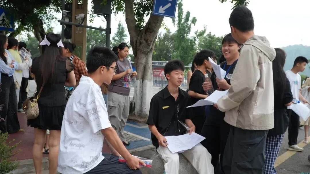 中考拉开帷幕,犍为4006名考生从容应考!-第7张图片-四季读书网 中考拉开帷幕,犍为4006名考生从容应考!-第7张图片-四季读书网