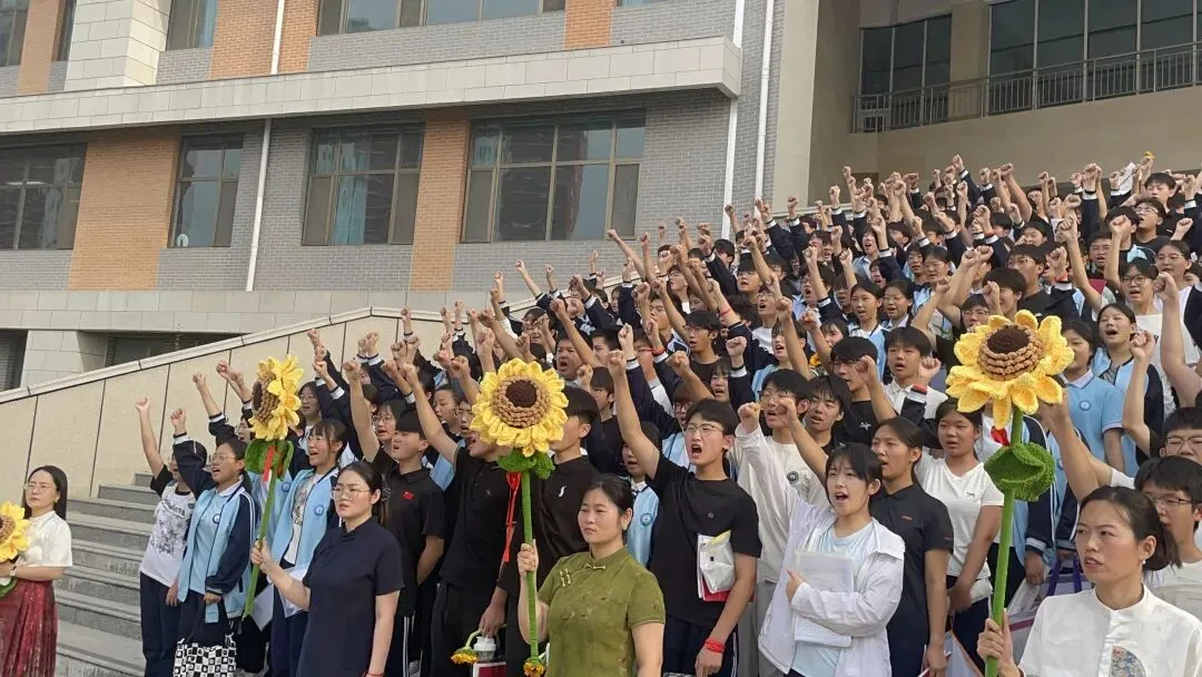 【助力中考·五】以少年之名 赴中考之约 | 阳信县水韵梨乡实验学校举行2026年送考仪式-第34张图片-四季读书网