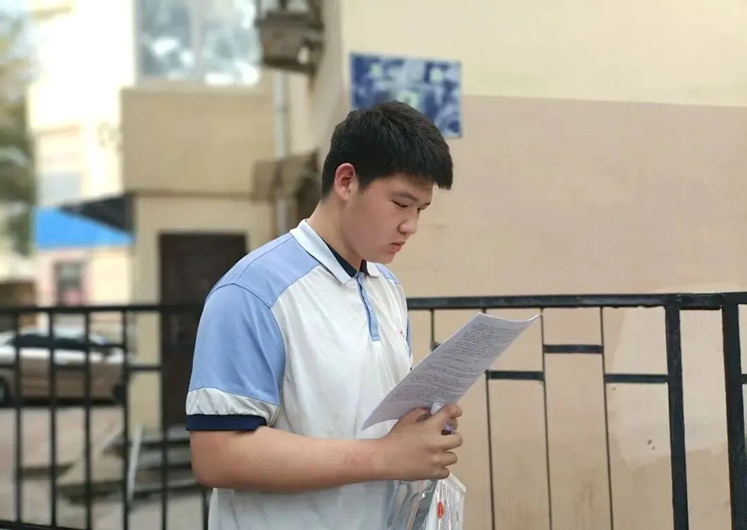 中考,加油!多视角直击智荣中学中考暖心送考-第5张图片-四季读书网