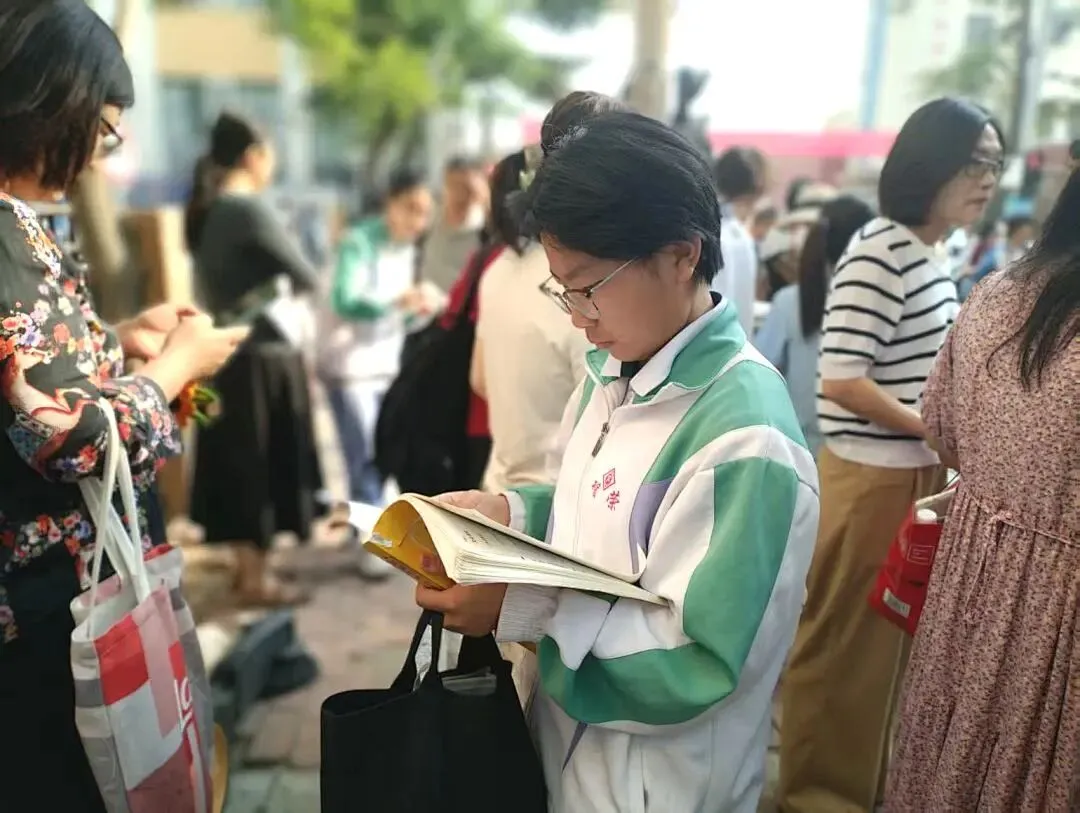中考,加油!多视角直击智荣中学中考暖心送考-第6张图片-四季读书网