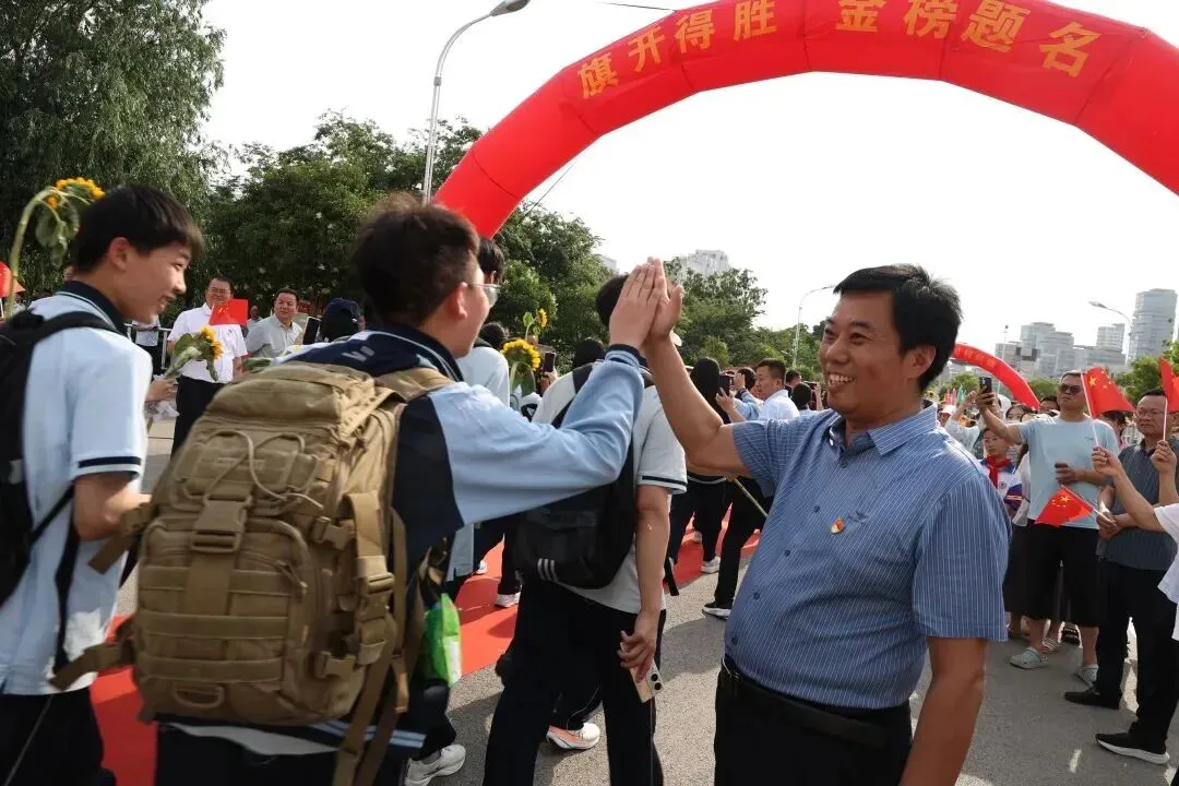 中考首日,落笔生花!-第2张图片-四季读书网