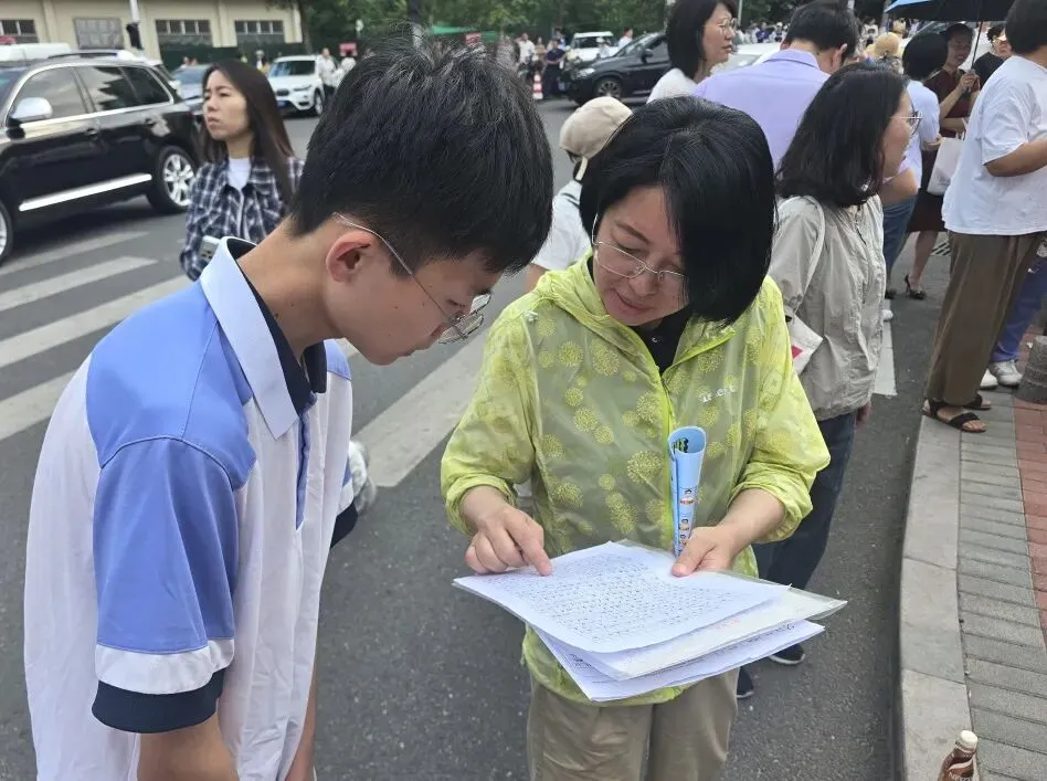 中考,加油!多视角直击智荣中学中考暖心送考-第13张图片-四季读书网