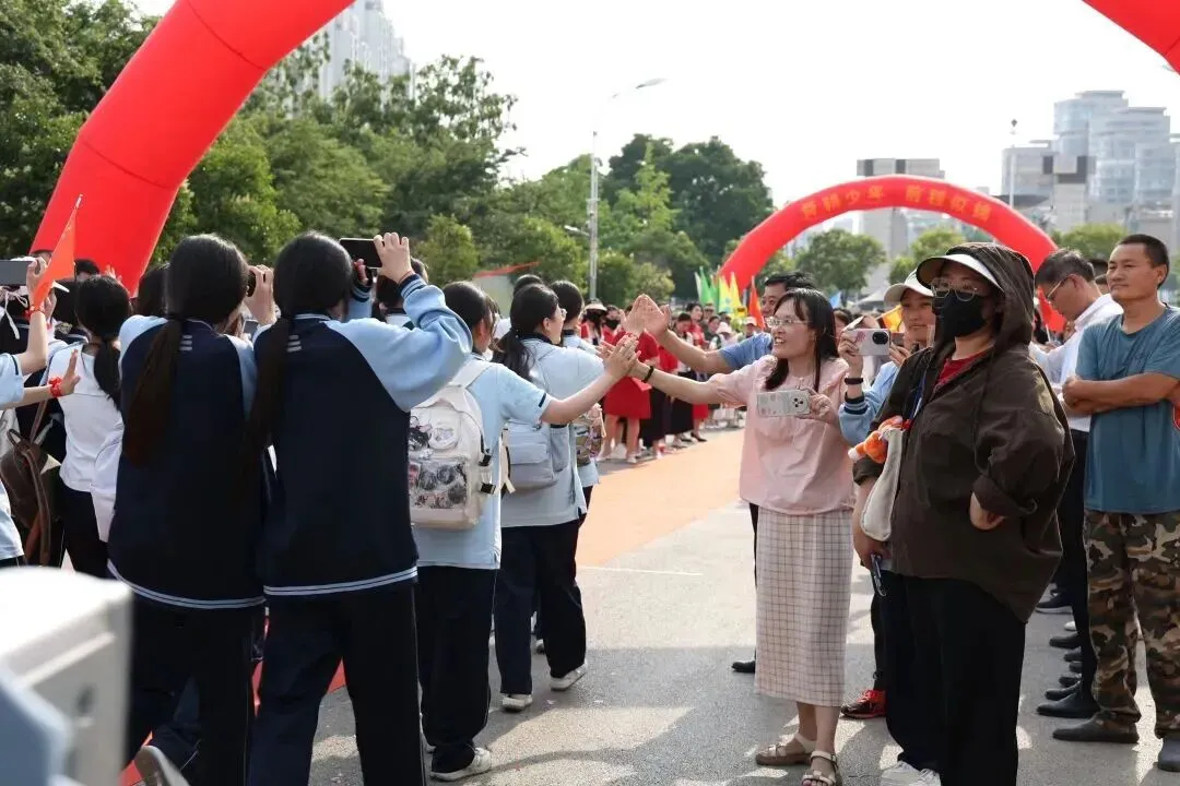 中考首日,落笔生花!-第5张图片-四季读书网
