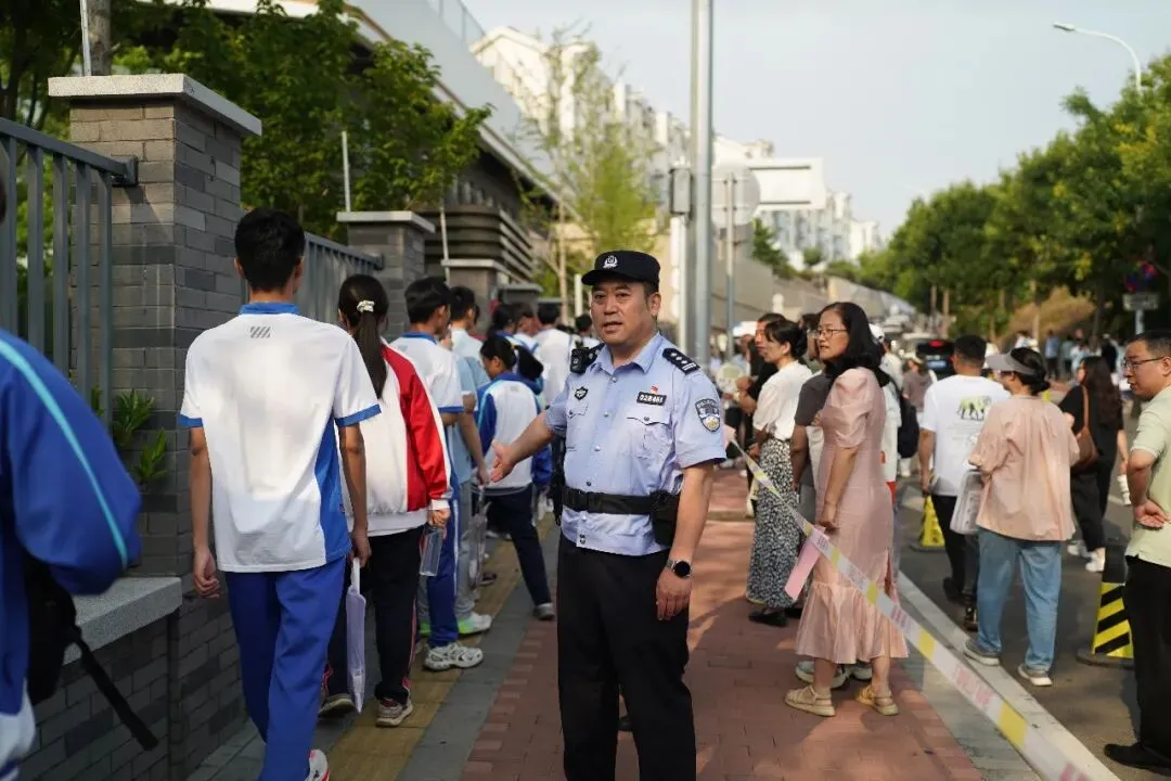 【齐鲁守护】逐梦中考 警色同行-第6张图片-四季读书网 【齐鲁守护】逐梦中考 警色同行-第6张图片-四季读书网