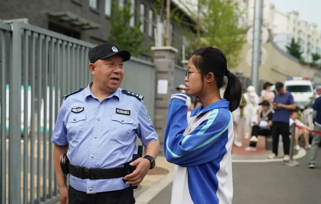 【齐鲁守护】逐梦中考 警色同行-第7张图片-四季读书网 【齐鲁守护】逐梦中考 警色同行-第7张图片-四季读书网
