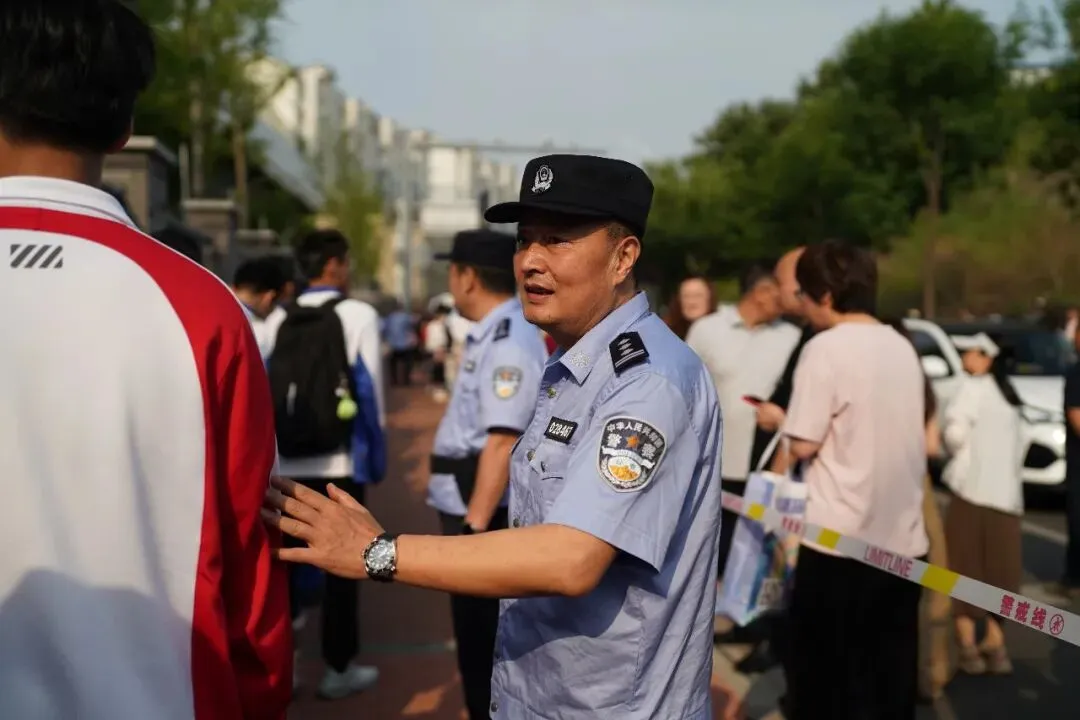 【齐鲁守护】逐梦中考 警色同行-第8张图片-四季读书网 【齐鲁守护】逐梦中考 警色同行-第8张图片-四季读书网