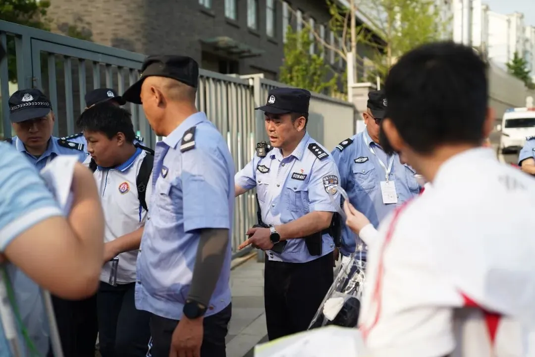 【齐鲁守护】逐梦中考 警色同行-第9张图片-四季读书网 【齐鲁守护】逐梦中考 警色同行-第9张图片-四季读书网