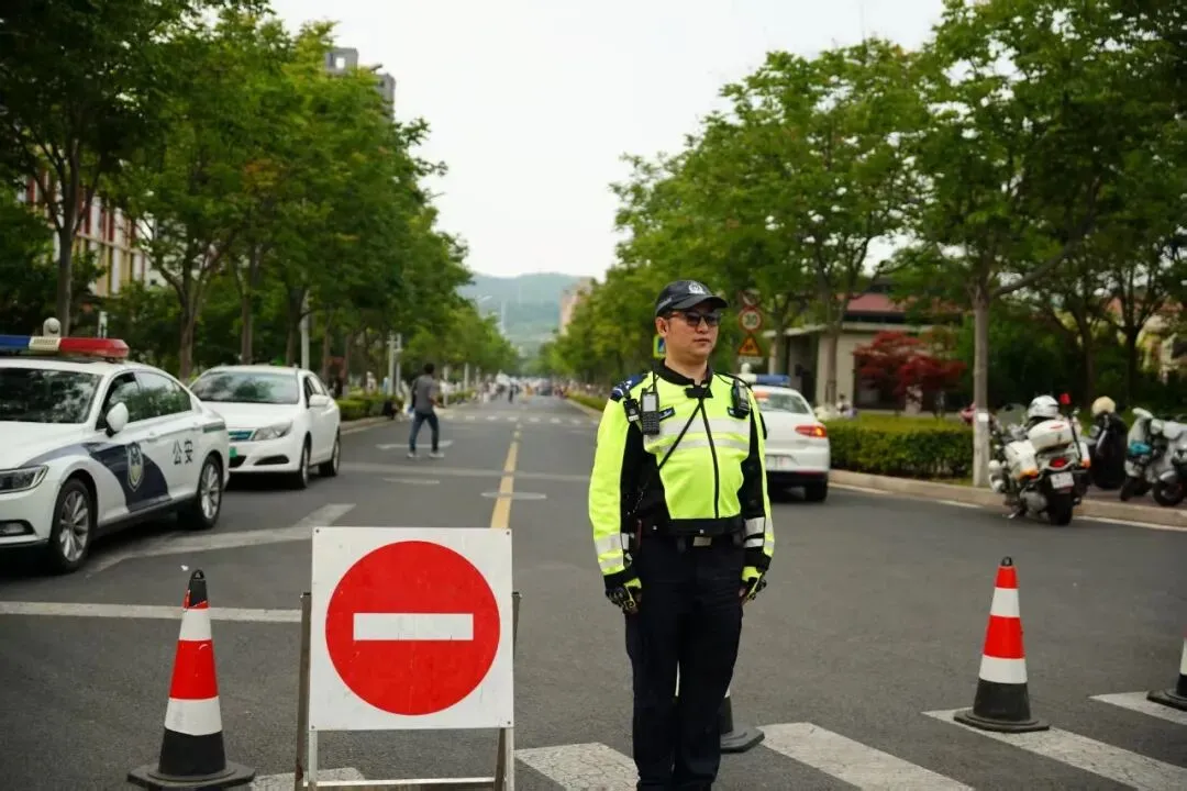 【齐鲁守护】逐梦中考 警色同行-第12张图片-四季读书网 【齐鲁守护】逐梦中考 警色同行-第12张图片-四季读书网