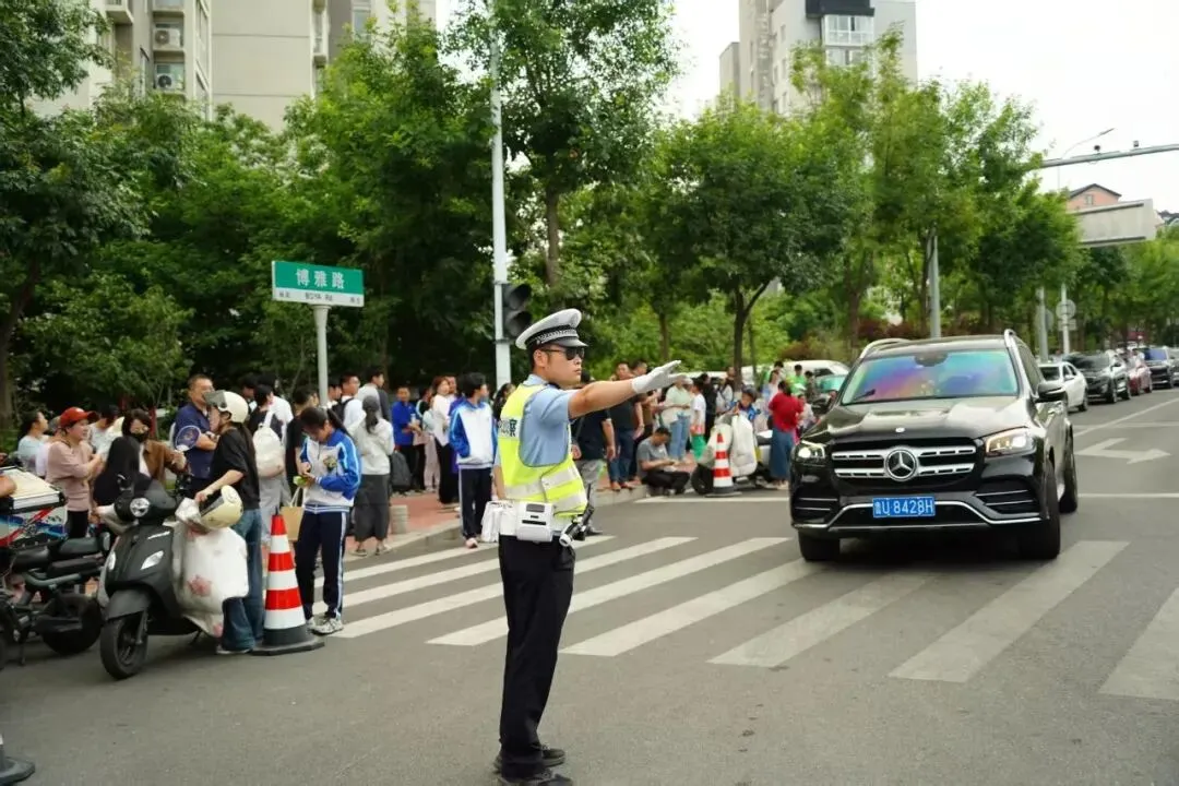 【齐鲁守护】逐梦中考 警色同行-第16张图片-四季读书网 【齐鲁守护】逐梦中考 警色同行-第16张图片-四季读书网