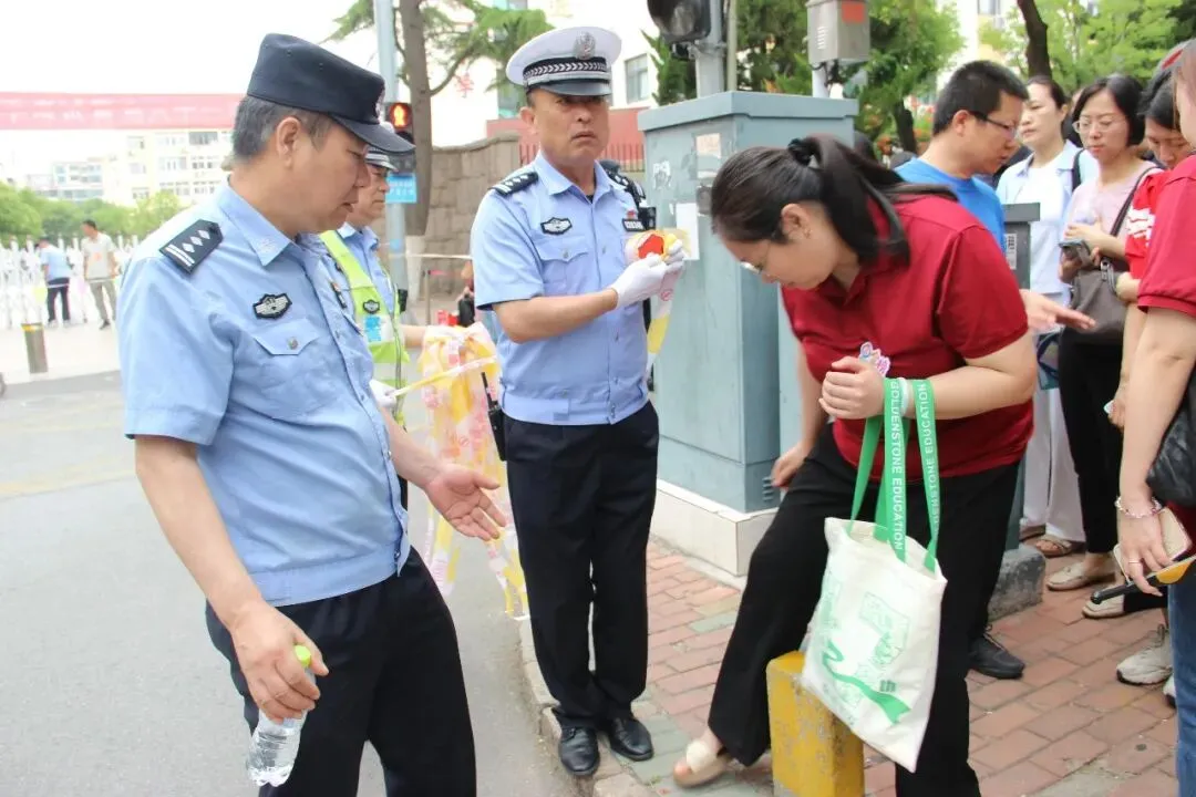 【齐鲁守护】逐梦中考 警色同行-第24张图片-四季读书网 【齐鲁守护】逐梦中考 警色同行-第24张图片-四季读书网