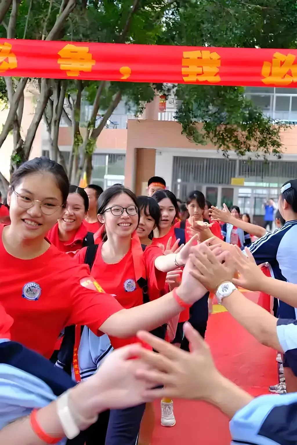 兰姐姐点评:今年的中考作文“我手写我心”,每个人都是自己的主角-第2张图片-四季读书网 兰姐姐点评:今年的中考作文“我手写我心”,每个人都是自己的主角-第2张图片-四季读书网