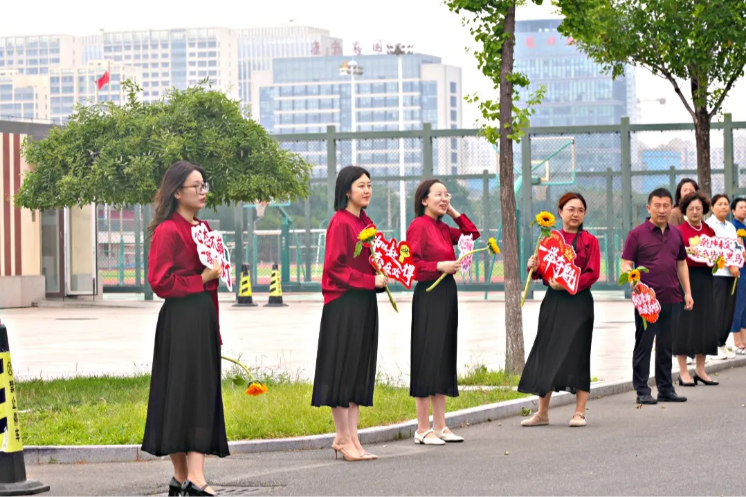 【全环境立德树人】新民·中考|笔锋逐梦行, 乘风跃龙门——2026龙口市新民学校加油!-第10张图片-四季读书网 【全环境立德树人】新民·中考|笔锋逐梦行, 乘风跃龙门——2026龙口市新民学校加油!-第10张图片-四季读书网