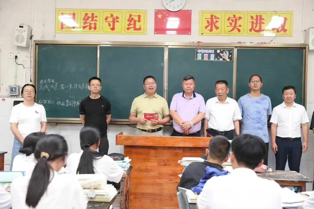 暖心寄语暖人心 鼓足干劲迎中考-第26张图片-四季读书网 暖心寄语暖人心 鼓足干劲迎中考-第26张图片-四季读书网