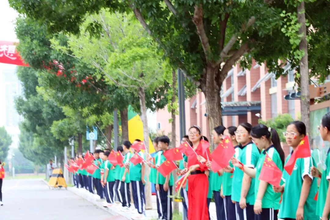 【全环境立德树人】新民·中考|笔锋逐梦行, 乘风跃龙门——2026龙口市新民学校加油!-第15张图片-四季读书网 【全环境立德树人】新民·中考|笔锋逐梦行, 乘风跃龙门——2026龙口市新民学校加油!-第15张图片-四季读书网