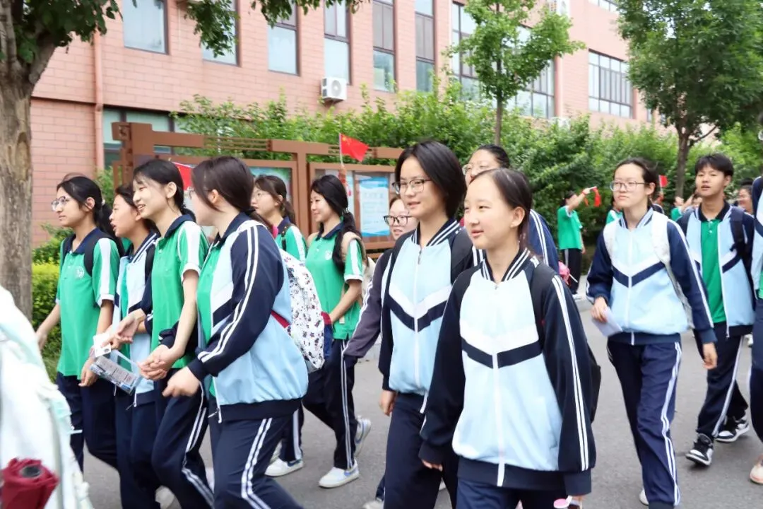 【全环境立德树人】新民·中考|笔锋逐梦行, 乘风跃龙门——2026龙口市新民学校加油!-第20张图片-四季读书网 【全环境立德树人】新民·中考|笔锋逐梦行, 乘风跃龙门——2026龙口市新民学校加油!-第20张图片-四季读书网