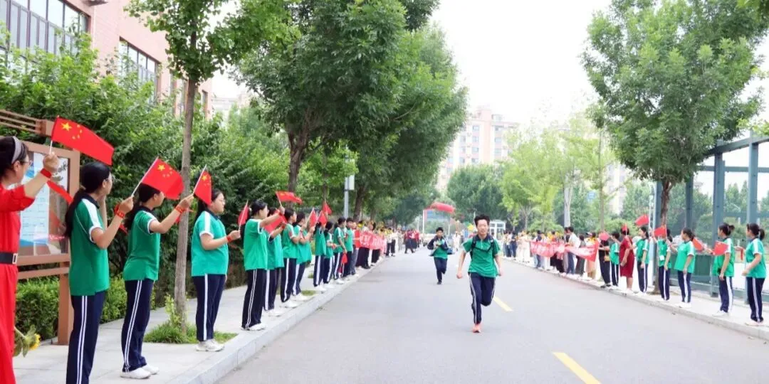 【全环境立德树人】新民·中考|笔锋逐梦行, 乘风跃龙门——2026龙口市新民学校加油!-第21张图片-四季读书网 【全环境立德树人】新民·中考|笔锋逐梦行, 乘风跃龙门——2026龙口市新民学校加油!-第21张图片-四季读书网