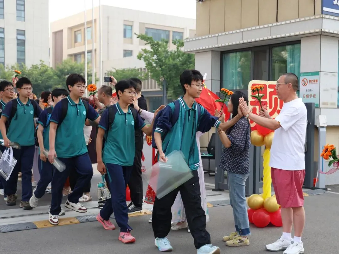 中考加油!潍坊中考首日直击→-第5张图片-四季读书网 中考加油!潍坊中考首日直击→-第5张图片-四季读书网