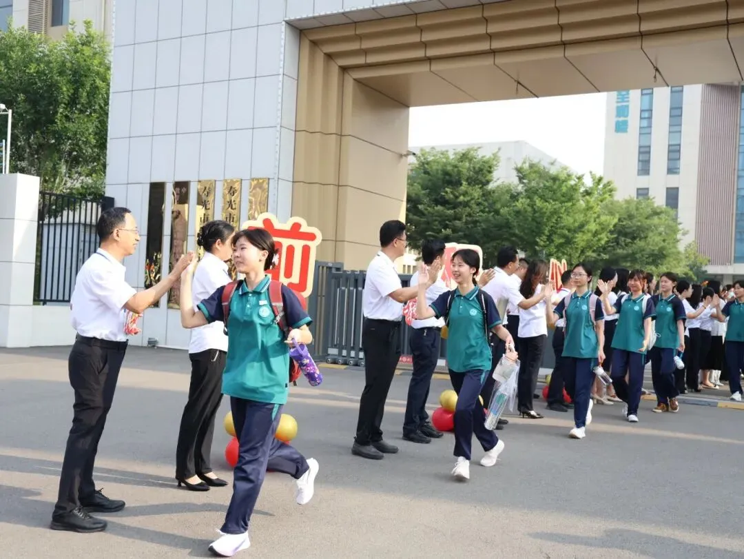 中考加油!潍坊中考首日直击→-第6张图片-四季读书网 中考加油!潍坊中考首日直击→-第6张图片-四季读书网