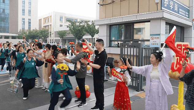 中考加油!潍坊中考首日直击→-第7张图片-四季读书网 中考加油!潍坊中考首日直击→-第7张图片-四季读书网