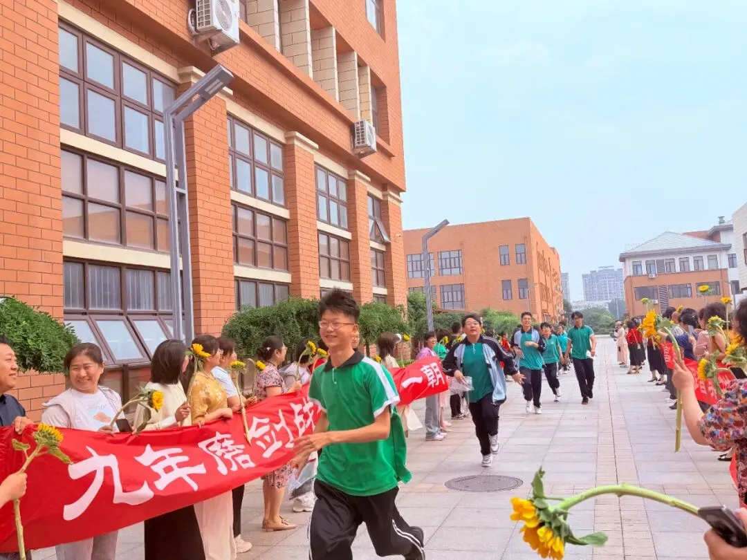 【全环境立德树人】新民·中考|笔锋逐梦行, 乘风跃龙门——2026龙口市新民学校加油!-第53张图片-四季读书网 【全环境立德树人】新民·中考|笔锋逐梦行, 乘风跃龙门——2026龙口市新民学校加油!-第53张图片-四季读书网