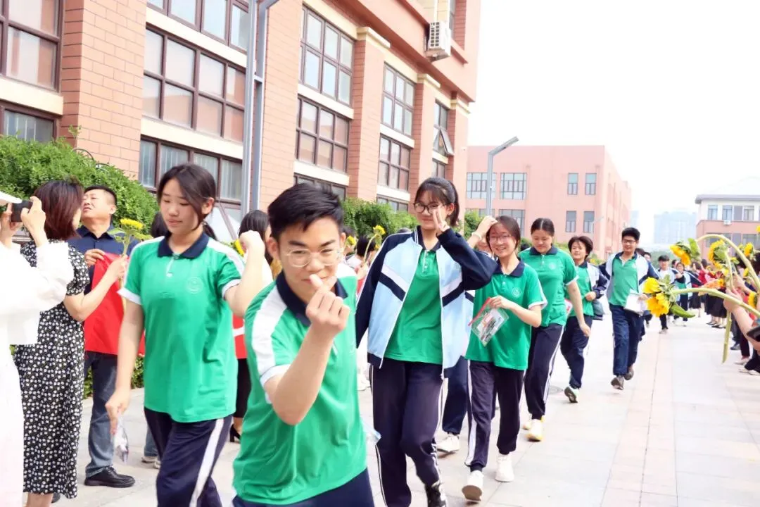 【全环境立德树人】新民·中考|笔锋逐梦行, 乘风跃龙门——2026龙口市新民学校加油!-第60张图片-四季读书网 【全环境立德树人】新民·中考|笔锋逐梦行, 乘风跃龙门——2026龙口市新民学校加油!-第60张图片-四季读书网